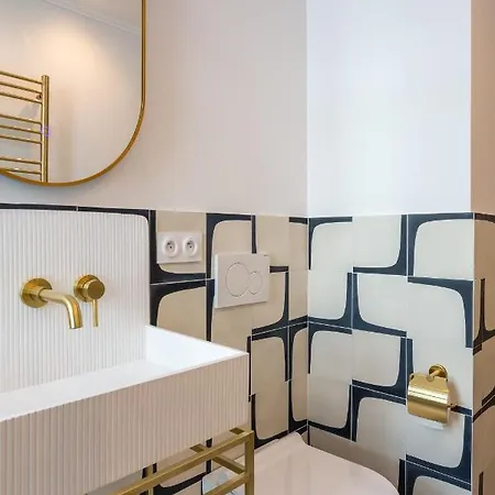 The Blue Downtown Montmartre