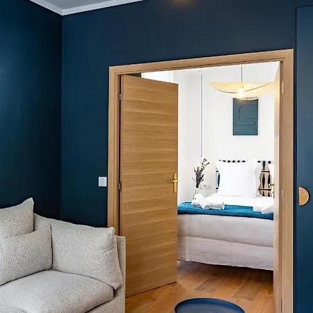 The Blue Downtown Montmartre *